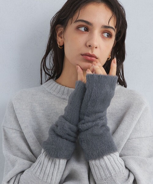 green label relaxing（グリーンレーベルリラクシング）の「【WEB限定】3WAY シャギー アームウォーマー グローブ / 手袋 ―タッチパネル対応―（手袋・レディース・オフホワイト/ライトグレー/ダークグレー・FREE）」の11枚目の写真