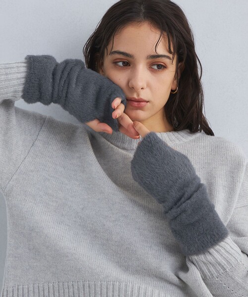 green label relaxing（グリーンレーベルリラクシング）の「【WEB限定】3WAY シャギー アームウォーマー グローブ / 手袋 ―タッチパネル対応―（手袋・レディース・オフホワイト/ライトグレー/ダークグレー・FREE）」の12枚目の写真