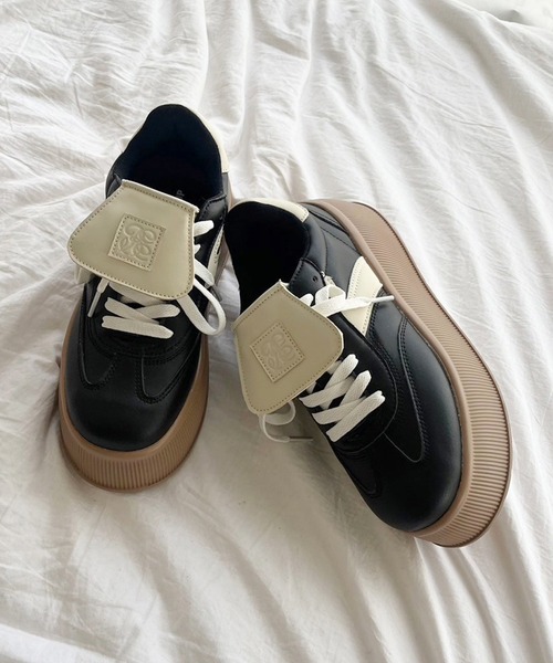 イニシャルモチーフタンスニーカー（スニーカー）｜one after another