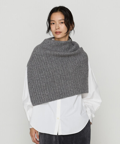 Gabardine K.T(ギャバジンケーティー)の「ウールナイロンのリブ編み ケープベスト(ベスト・レディース・グレー/ブラック/ライトグレー・FREE)」の18枚目の写真