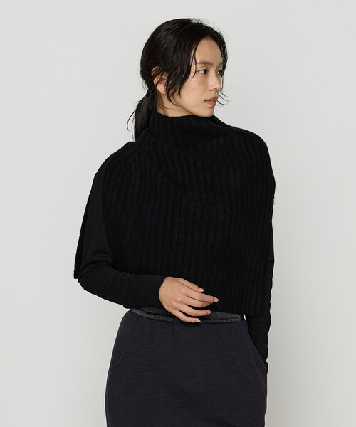 Gabardine K.T(ギャバジンケーティー)の「ウールナイロンのリブ編み ケープベスト(ベスト・レディース・グレー/ブラック/ライトグレー・FREE)」の15枚目の写真