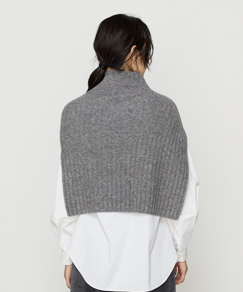 Gabardine K.T(ギャバジンケーティー)の「ウールナイロンのリブ編み ケープベスト(ベスト・レディース・グレー/ブラック/ライトグレー・FREE)」の10枚目の写真