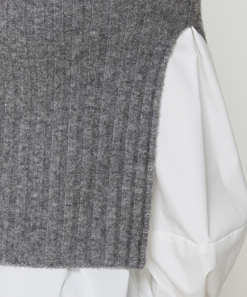 Gabardine K.T(ギャバジンケーティー)の「ウールナイロンのリブ編み ケープベスト(ベスト・レディース・グレー/ブラック/ライトグレー・FREE)」の7枚目の写真