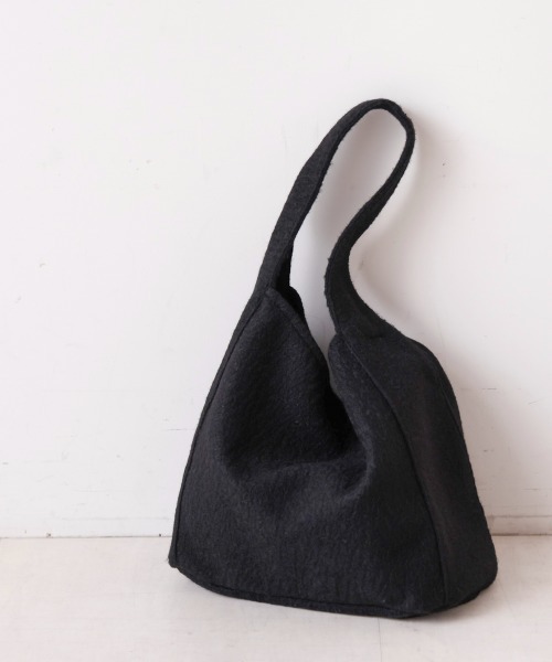 Bou Jeloud（ブージュルード）の「ウールライクショルダーバッグ（ショルダーバッグ・レディース・グレー/ブラック/レッド・ONESIZE）」の20枚目の写真