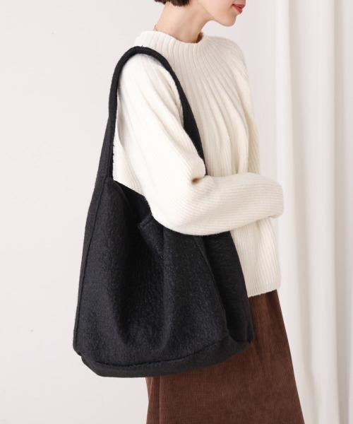 Bou Jeloud（ブージュルード）の「ウールライクショルダーバッグ（ショルダーバッグ・レディース・グレー/ブラック/レッド・ONESIZE）」の4枚目の写真