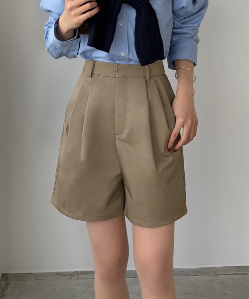 callautia(カラウティア)の「ツイルツータックハイウエストショートパンツ(その他パンツ・レディース・ベージュ/ブラック/グレー・SMALL/LARGE/MEDIUM)」の7枚目の写真