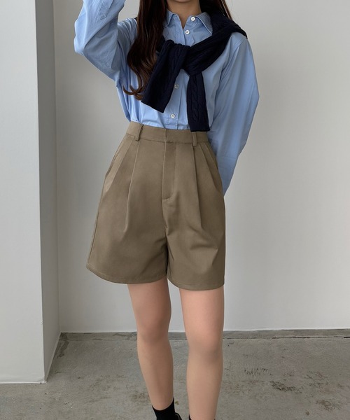 callautia(カラウティア)の「ツイルツータックハイウエストショートパンツ(その他パンツ・レディース・ベージュ/ブラック/グレー・SMALL/LARGE/MEDIUM)」の8枚目の写真