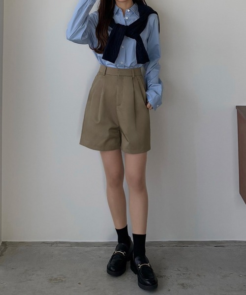 callautia(カラウティア)の「ツイルツータックハイウエストショートパンツ(その他パンツ・レディース・ベージュ/ブラック/グレー・SMALL/LARGE/MEDIUM)」の9枚目の写真