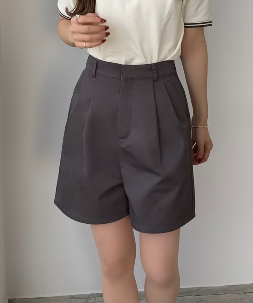 callautia(カラウティア)の「ツイルツータックハイウエストショートパンツ(その他パンツ・レディース・ベージュ/ブラック/グレー・SMALL/LARGE/MEDIUM)」の10枚目の写真