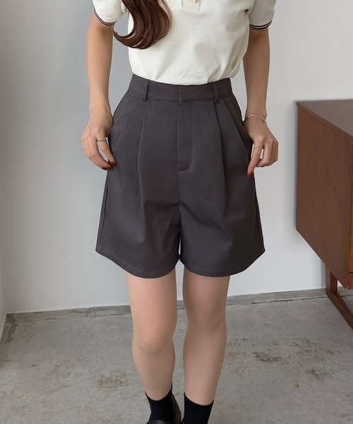 callautia(カラウティア)の「ツイルツータックハイウエストショートパンツ(その他パンツ・レディース・ベージュ/ブラック/グレー・SMALL/LARGE/MEDIUM)」の11枚目の写真