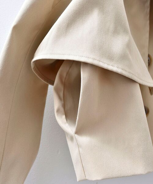 MAJESTIC LEGON（マジェスティックレゴン）の「ショートトレンチコート（トレンチコート・レディース・ベージュ/アイボリー・SMALL/MEDIUM）」の4枚目の写真