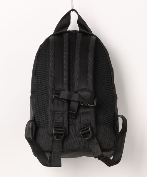 NEW ERA（ニューエラ）の「NEW ERA/ニューエラ CHILD LIGHT PACK BLK 251 キッズ デイパック 14521346（バックパック/リュック・キッズ・ブラック・FREE）」の2枚目の写真