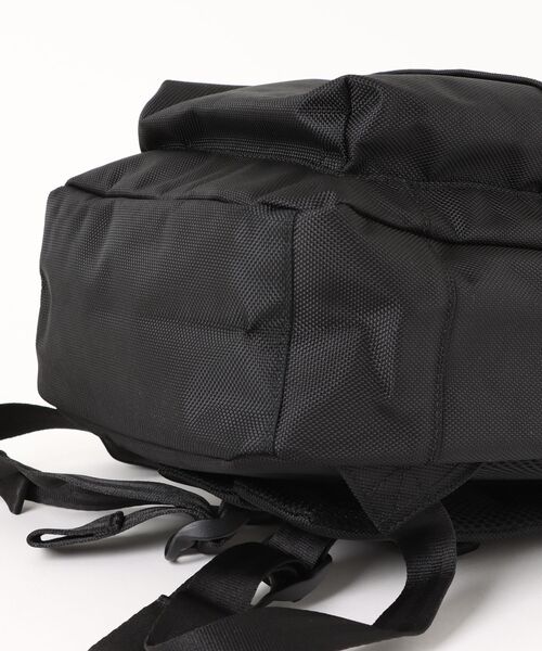 NEW ERA（ニューエラ）の「NEW ERA/ニューエラ CHILD LIGHT PACK BLK 251 キッズ デイパック 14521346（バックパック/リュック・キッズ・ブラック・FREE）」の3枚目の写真