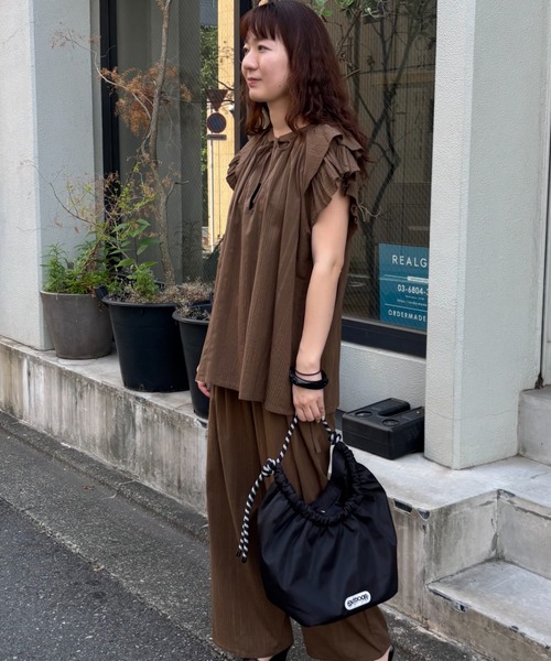 ROSE BUD（ローズバッド）の「【WEB・一部店舗限定】SUCKER FRILL BLOUSE（シャツ/ブラウス・レディース・ブラック/ブラウン・ONE SIZE）」の3枚目の写真