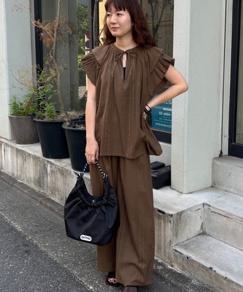 ROSE BUD（ローズバッド）の「【WEB・一部店舗限定】SUCKER FRILL BLOUSE（シャツ/ブラウス・レディース・ブラック/ブラウン・ONE SIZE）」の4枚目の写真