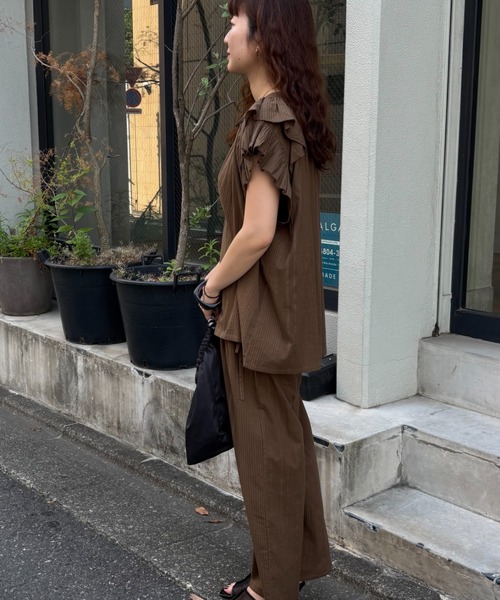 ROSE BUD（ローズバッド）の「【WEB・一部店舗限定】SUCKER FRILL BLOUSE（シャツ/ブラウス・レディース・ブラック/ブラウン・ONE SIZE）」の5枚目の写真