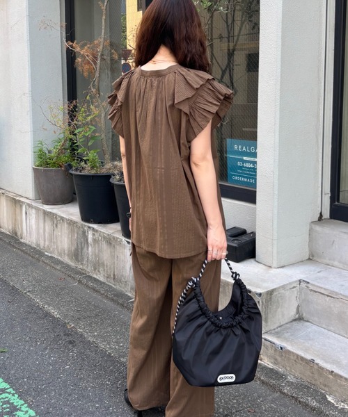 ROSE BUD（ローズバッド）の「【WEB・一部店舗限定】SUCKER FRILL BLOUSE（シャツ/ブラウス・レディース・ブラック/ブラウン・ONE SIZE）」の6枚目の写真