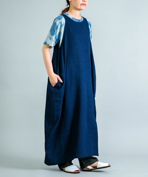 OMNIGOD（オムニゴッド）の「[ OMNIGOD womens / オムニゴッド ] インディゴ二重ガーゼ ノースリーブバルーンワンピース（ワンピース・レディース・インディゴブルー・FREE）」の2枚目の写真