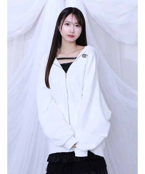 EATME(イートミー)の「フードパーカー(パーカー・レディース・オフホワイト/ブラック・FREE)」の3枚目の写真