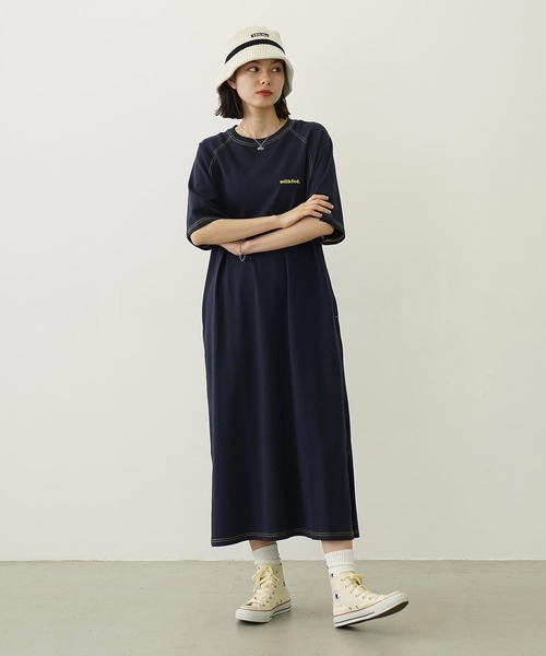 MILKFED.（ミルクフェド）の「RAGLAN STITCH DRESS（ワンピース・レディース・ライトピンク/ブラウン/ネイビー・ONE SIZE）」の2枚目の写真
