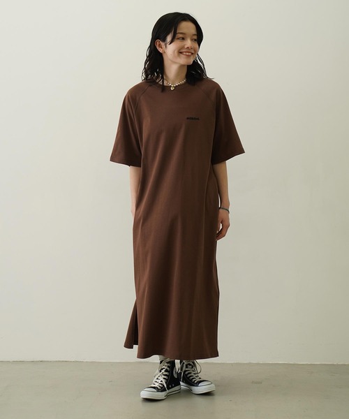 MILKFED.（ミルクフェド）の「RAGLAN STITCH DRESS（ワンピース・レディース・ライトピンク/ブラウン/ネイビー・ONE SIZE）」の21枚目の写真