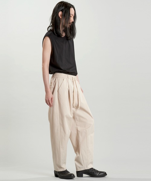 NO ID.(ノーアイディ)の「【NO ID.】Easy Wide Cocoon Trousers / イージー ワイド コクーン トラウザーズ(デニムパンツ・メンズ・アイボリー/ブラック/ベージュ・2/1)」の16枚目の写真
