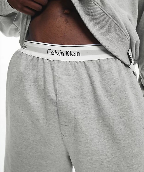 Calvin Klein(カルバン・クライン)の「【 Calvin Klein / カルバン クライン 】- メンズ ハーフ パンツ ラウンジウェア(スウェットパンツ・メンズ・ブラック/グレー・S/M/L)」の6枚目の写真