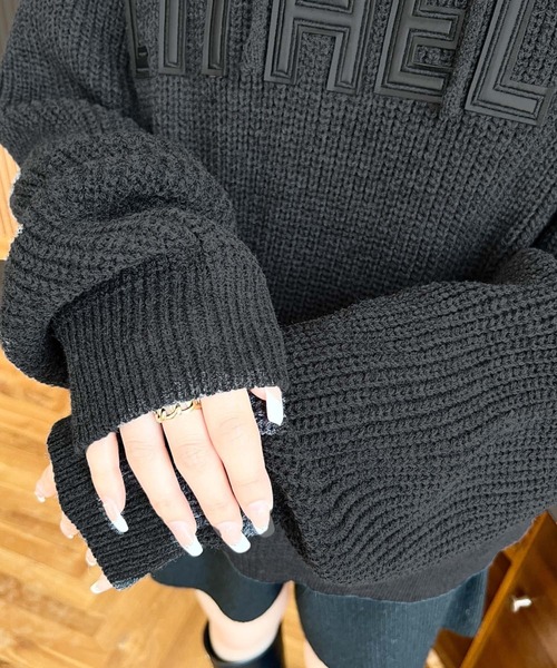 moment+(モーメントプラス)の「ぷっくり合皮ロゴニットフーディー(ロゴニットパーカー)(ニット/セーター・レディース・ブラック/チャコールグレー/ネイビー/レッド/アイボリー・M)」の18枚目の写真