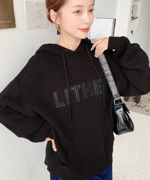 moment+(モーメントプラス)の「ぷっくり合皮ロゴニットフーディー(ロゴニットパーカー)(ニット/セーター・レディース・ブラック/チャコールグレー/ネイビー/レッド/アイボリー・M)」の10枚目の写真
