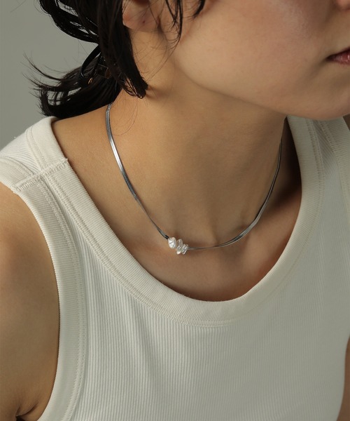 ORLEAN（オルレアン）の「【ORLEAN】 バロックパール×スネークチェーンネックレス サージカルステン（ネックレス・レディース・シルバー/ゴールド・フリー）」の2枚目の写真