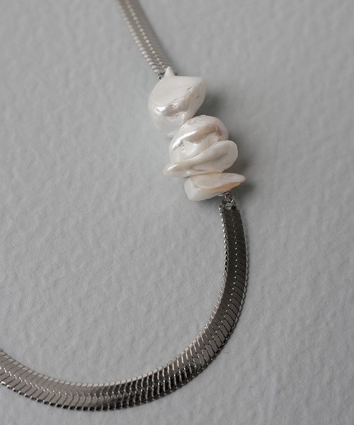 ORLEAN（オルレアン）の「【ORLEAN】 バロックパール×スネークチェーンネックレス サージカルステン（ネックレス・レディース・シルバー/ゴールド・フリー）」の5枚目の写真