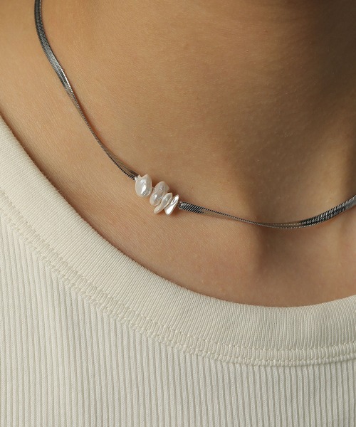 ORLEAN（オルレアン）の「【ORLEAN】 バロックパール×スネークチェーンネックレス サージカルステン（ネックレス・レディース・シルバー/ゴールド・フリー）」の11枚目の写真