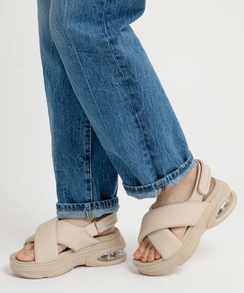 HEAL ME（ヒールミー）の「heal me ヒールミー レディース ボリュームソールパフィサンダル 厚底 パデッドサンダル 225301（サンダル・レディース・ブラック/ベージュ・S/M/L/LL）」の2枚目の写真