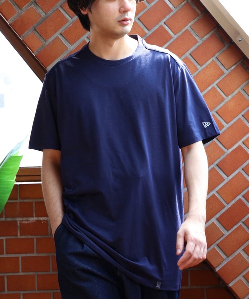 NEW ERA(ニューエラ)の「NEW ERA クルーネック半袖Tシャツ(Tシャツ/カットソー・メンズ・ホワイト/ネイビー系1/ブラック/グレー系その他/ダークグリーン・LARGE/X-LARGE/MEDIUM/SMALL)」の5枚目の写真