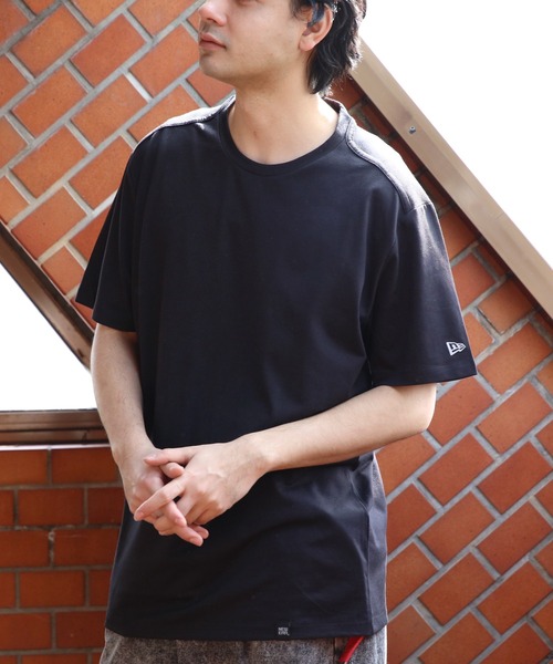NEW ERA(ニューエラ)の「NEW ERA クルーネック半袖Tシャツ(Tシャツ/カットソー・メンズ・ホワイト/ネイビー系1/ブラック/グレー系その他/ダークグリーン・LARGE/X-LARGE/MEDIUM/SMALL)」の7枚目の写真