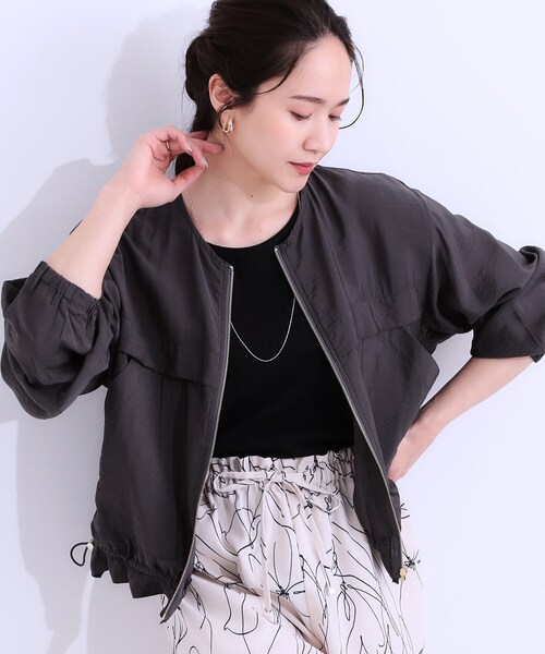 DRESKIP（ドレスキップ）の「【S-LL】大人のシアー感が魅力 ドロストブルゾン（ブルゾン・レディース・ベージュ/チャコールグレー/オフホワイト・01/02/03/04）」の2枚目の写真