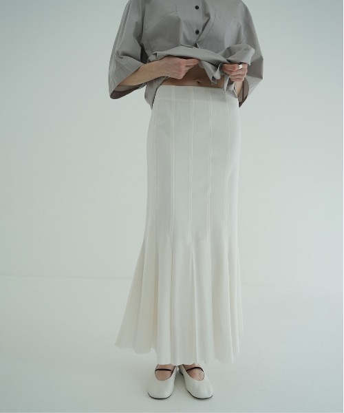 CLANE(クラネ)の「PLEATS MERMAID SKIRT(スカート・レディース・ホワイト/ブラック・0/1/2)」の1枚目の写真