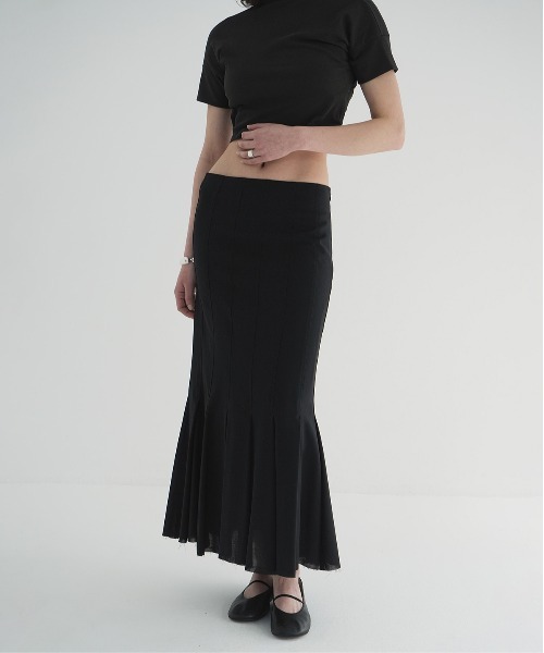 CLANE(クラネ)の「PLEATS MERMAID SKIRT(スカート・レディース・ホワイト/ブラック・0/1/2)」の10枚目の写真