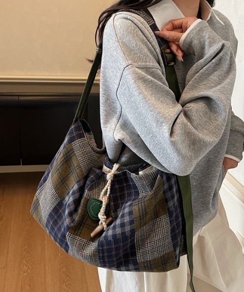 gossip!ロサンゼルス(ゴシップロサンゼルス)の「レトロチェックパッチワークバッグ 男女兼用カジュアルショルダーバッグ 大容量(ショルダーバッグ・レディース・ブラウン/ネイビー・FREE)」の13枚目の写真