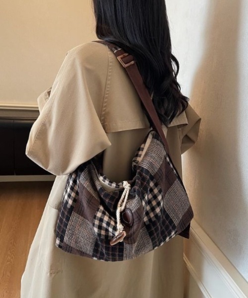 gossip!ロサンゼルス(ゴシップロサンゼルス)の「レトロチェックパッチワークバッグ 男女兼用カジュアルショルダーバッグ 大容量(ショルダーバッグ・レディース・ブラウン/ネイビー・FREE)」の5枚目の写真