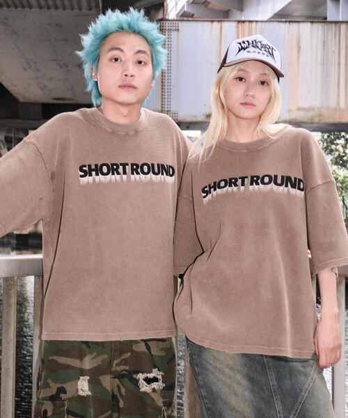 SHORT ROUND(ショートラウンド)の「SHORT ROUND/ブリーチワッフルダメージグラフィックT(Tシャツ/カットソー・メンズ・ブラウン/スミクロ・MEDIUM/LARGE)」の2枚目の写真