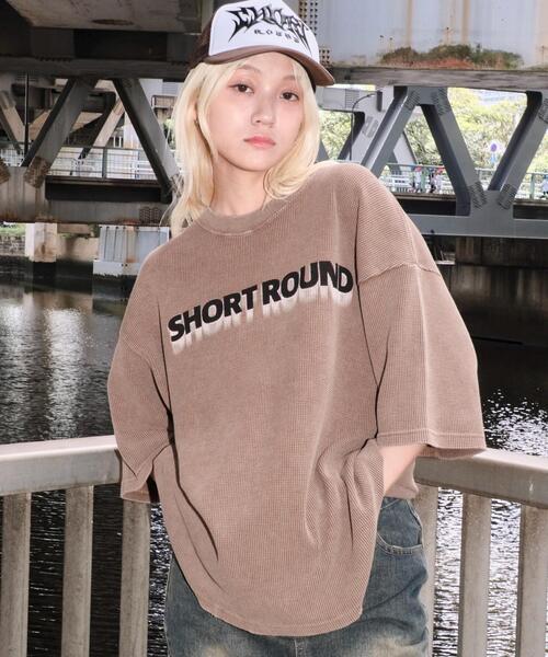 SHORT ROUND(ショートラウンド)の「SHORT ROUND/ブリーチワッフルダメージグラフィックT(Tシャツ/カットソー・メンズ・ブラウン/スミクロ・MEDIUM/LARGE)」の18枚目の写真
