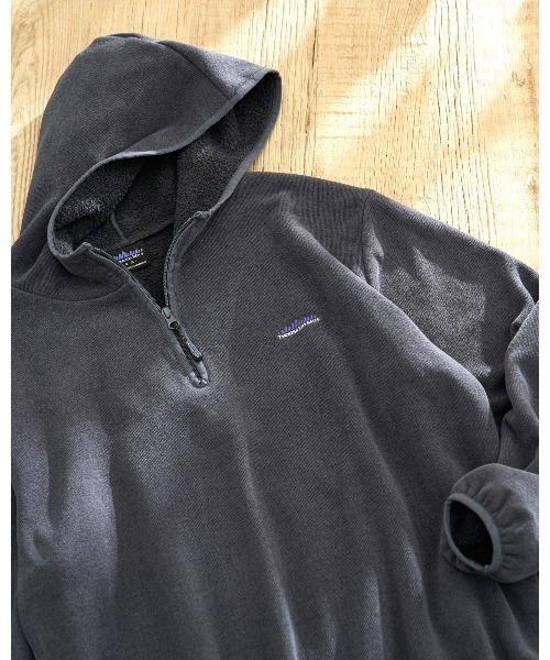 THOUSAND MILE(サウザンドマイル)の「【THOUSAND MILE】KNIT FLEECE HALF ZIP PARKER/ニットフリース ハーフジップパーカー(パーカー・メンズ・チャコールグレー/ライトベージュ/ブラック/オフホワイト/ボルドー・XL/M/S/L/XS)」の1枚目の写真