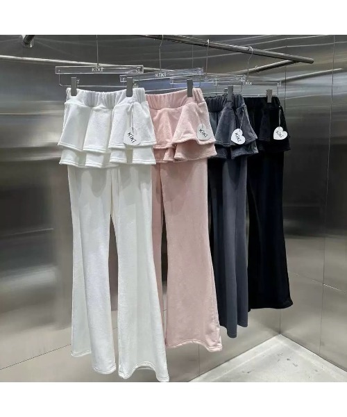 MEMECLE(メメクル)の「【 MEMECLE / メメクル 】ベルベット ティアード フレアスカートパンツ(その他パンツ・レディース・ホワイト/ブラック/ダークグレー・FREE)」の4枚目の写真
