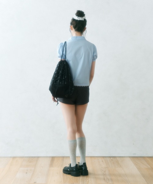 FCMM（エフシーエムエム）の「【日本限定】TAG BLOUSE / タグ