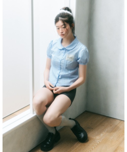 FCMM(エフシーエムエム)の「【日本限定】TAG BLOUSE / タグブラウス(シャツ/ブラウス・レディース・オフホワイト/ネイビー/ライトブルー/チャコールグレー・MEDIUM/SMALL)」の17枚目の写真