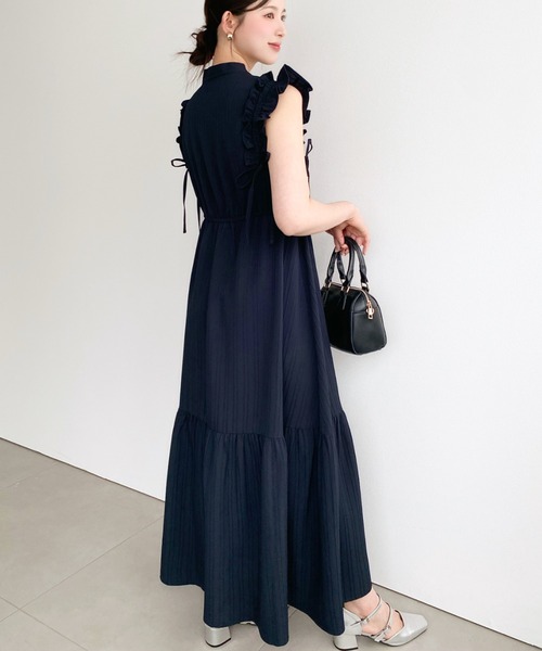 moment+(モーメントプラス)の「ドロストリボンショルダーフリルティアードシャツワンピース(シャツワンピース・レディース・ネイビー/ブラック/オフホワイト・M/L)」の4枚目の写真