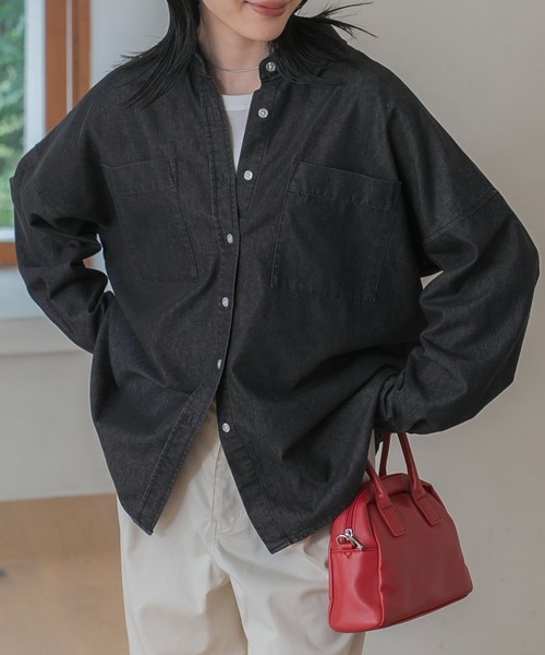 THE CRAFT CREW PRODUCTS（ザクラフトクループロダクツ）の「マルチファンクショナル オーバーサイズライトウェイトデニムシャツ【THE CRAFT CREW PRODUCTS】（シャツ/ブラウス・レディース・ネイビー/ブラック/ブルー/グレー系・M/L）」の2枚目の写真