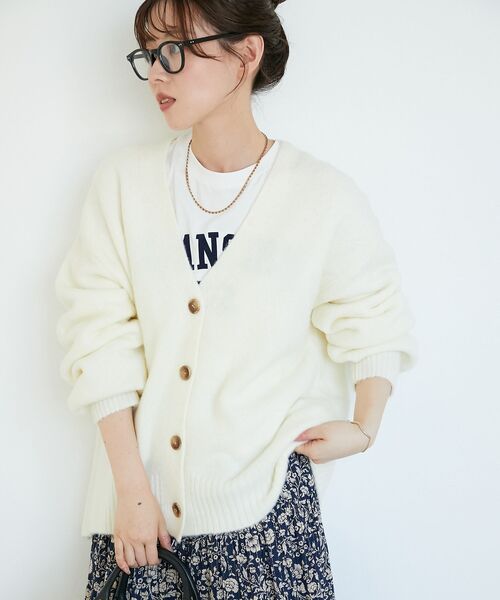 le.coeur blanc（ルクールブラン）の「《WEB限定アイテム》ウォッシャブルVネックワイドカーディガン（カーディガン/ボレロ・レディース・チャコールグレー/レッド/キャメル/ブルー/オフホワイト・38）」の2枚目の写真