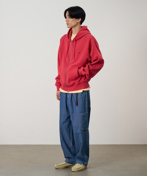 Gramicci（グラミチ）の「ONE POINT ZIP HOODED SWEATSHIRT｜ワンポイントジップフーデッドスウェットシャツ（パーカー・メンズ・ヘザーグレー/ダークブラウン系/ダークネイビー/オレンジ/グレー系その他/ブラック系その他/レッド・S/M/L/XL/XXL）」の9枚目の写真